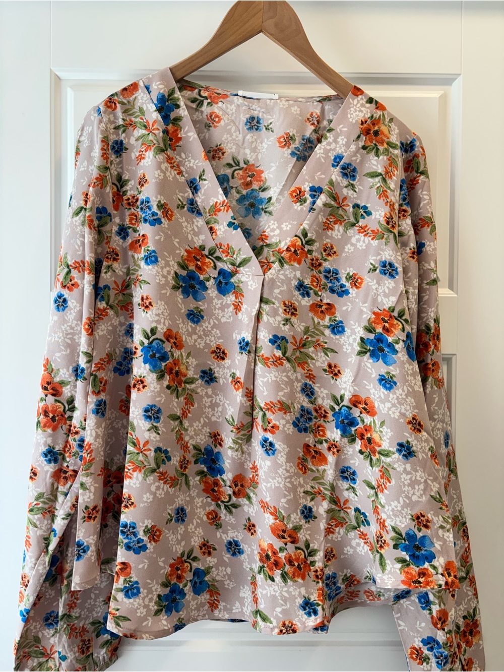 NWT Heyson Floral V-Neck Long-Sleeve Blouse in Beige with Blue & Orange Flowers